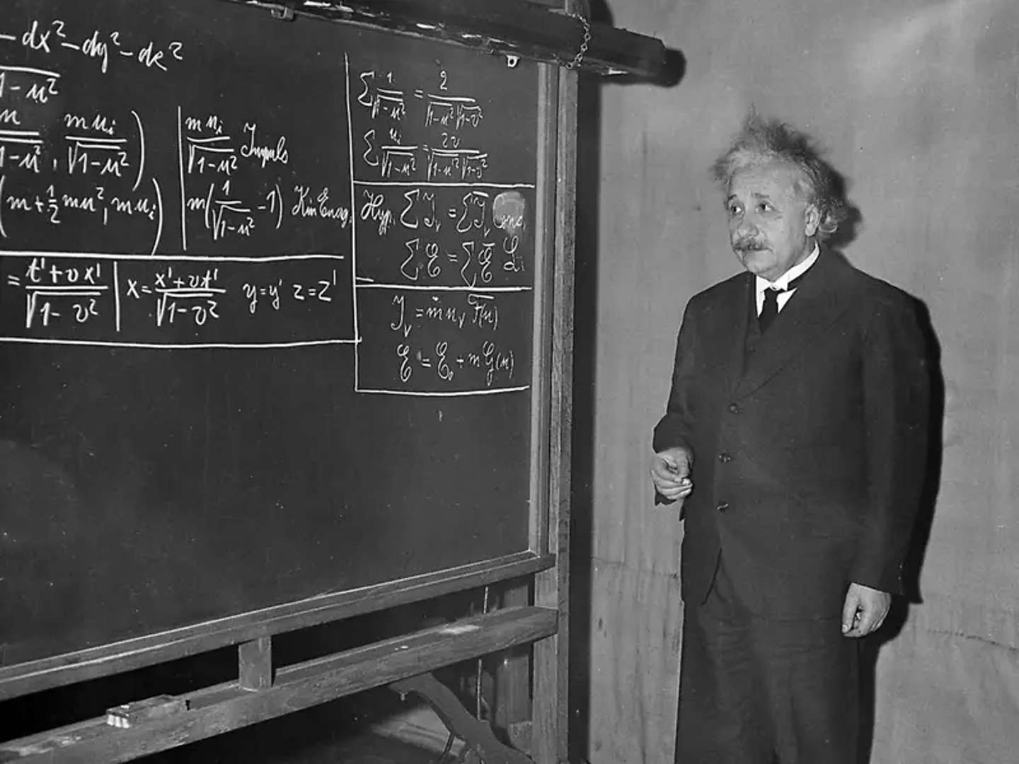 Einstein đang giảng dạy